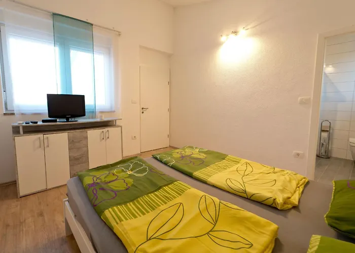 Feriehus Luka Mit Pool- Gelegen In By Interhome