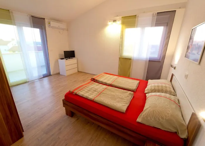 Feriehus Luka Mit Pool- Gelegen In By Interhome *