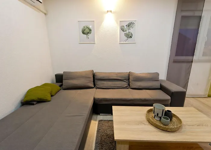 Luka Mit Pool- Gelegen In By Interhome Pula