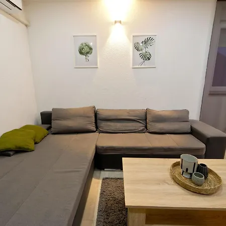 Luka Mit Pool- Gelegen In By Interhome Pula
