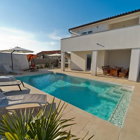 Luka Mit Pool- Gelegen In By Interhome *