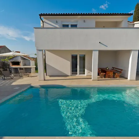 Luka Mit Pool- Gelegen In By Interhome * Pula