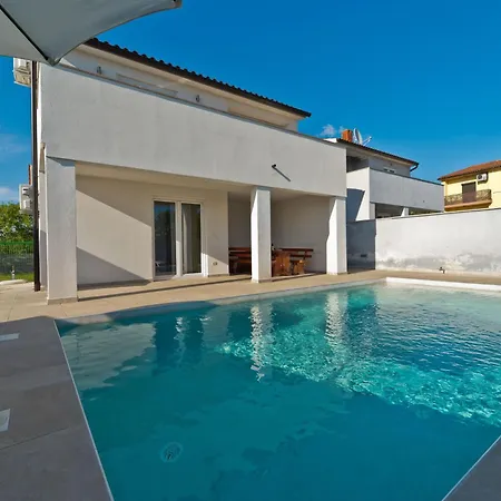 Luka Mit Pool- Gelegen In By Interhome * Pula