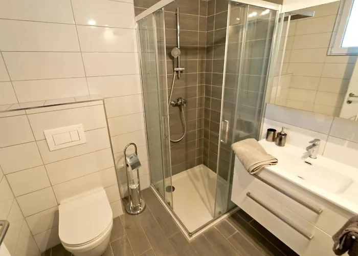 펜션 Luka Mit Pool- Gelegen In By Interhome
